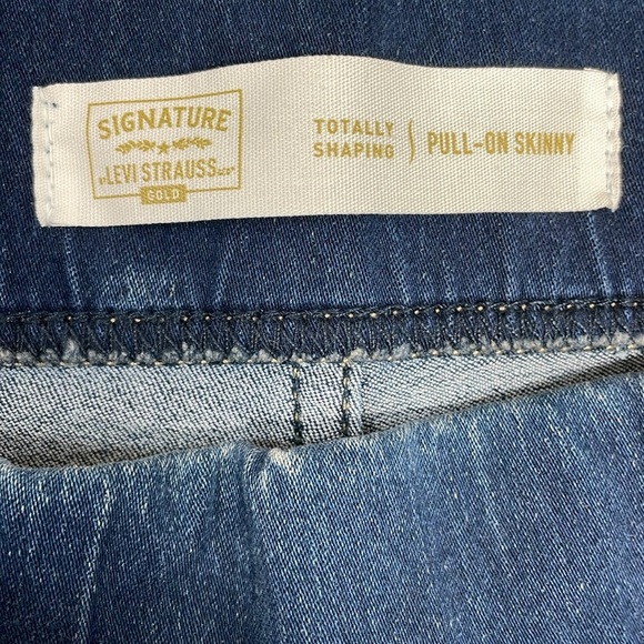 NWOT Levi Strauss Gold Signature Totally Shaping Pull On Skinny Denim Jeans 12S - Picture 11 of 16
